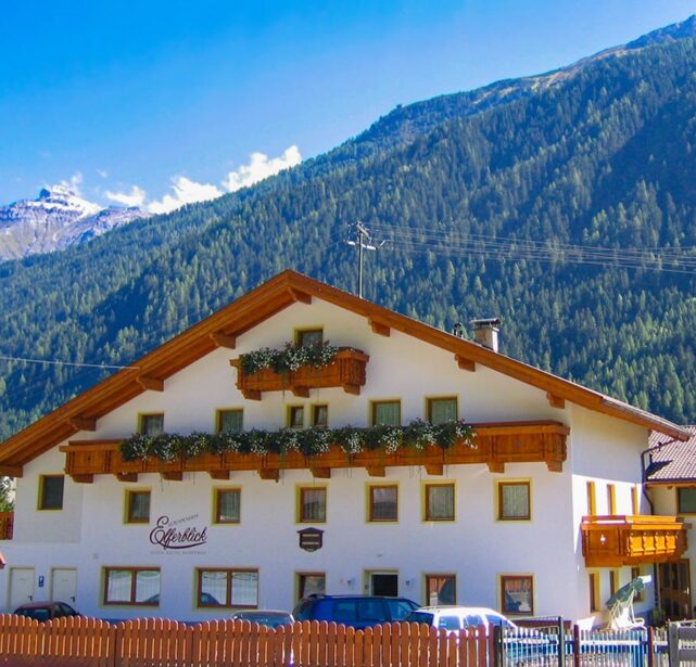 hausansicht-sommer-neustift-stubai-apartment-zimmer-ferienwohnung